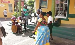 hagati aho kuryamana ...